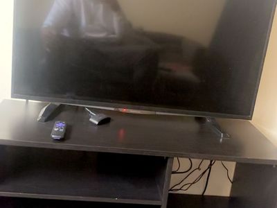 40" Tv,Tv Stand And roku