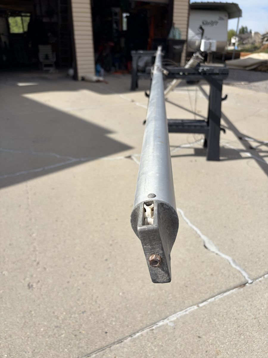 Aluminum mast with spreaders and boom