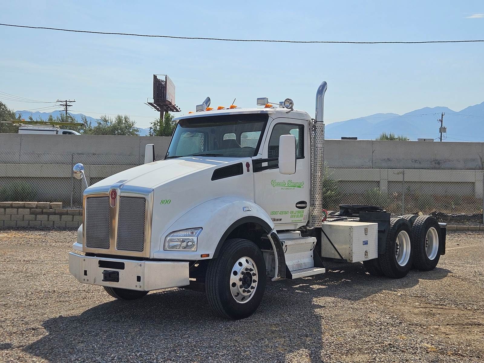 2018 Kenworth T880 Day Cab Truck