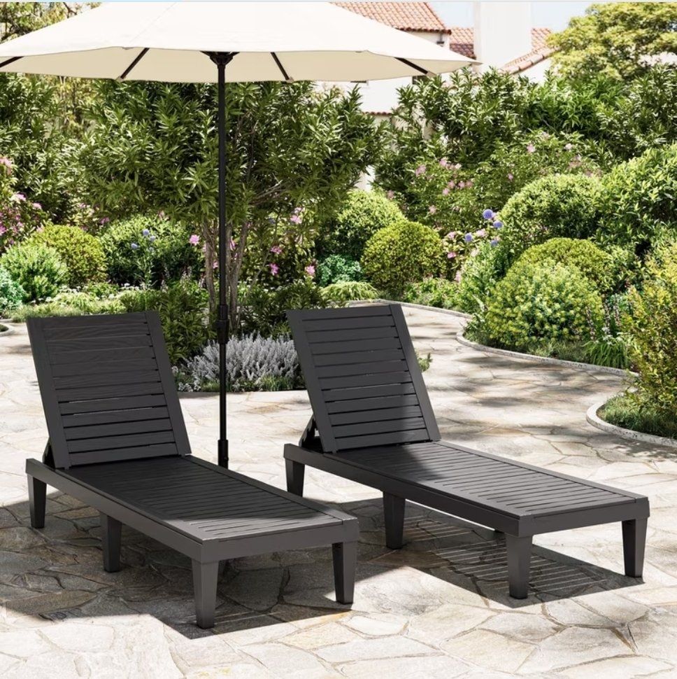 NEW SET OF 2 OUTDOOR RECLINING PATIO CHAIRS – 5 ADJUSTABLE POSITIONS