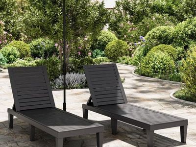 NEW SET OF 2 OUTDOOR RECLINING PATIO CHAIRS – 5 ADJUSTABLE POSITIONS