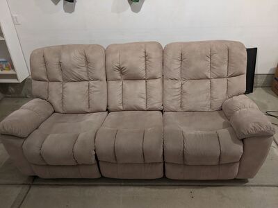 Comfy Reclining Sofa with Center Console