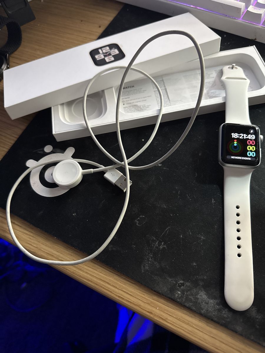 Apple Watch w/strap and charger