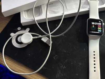 Apple Watch w/strap and charger