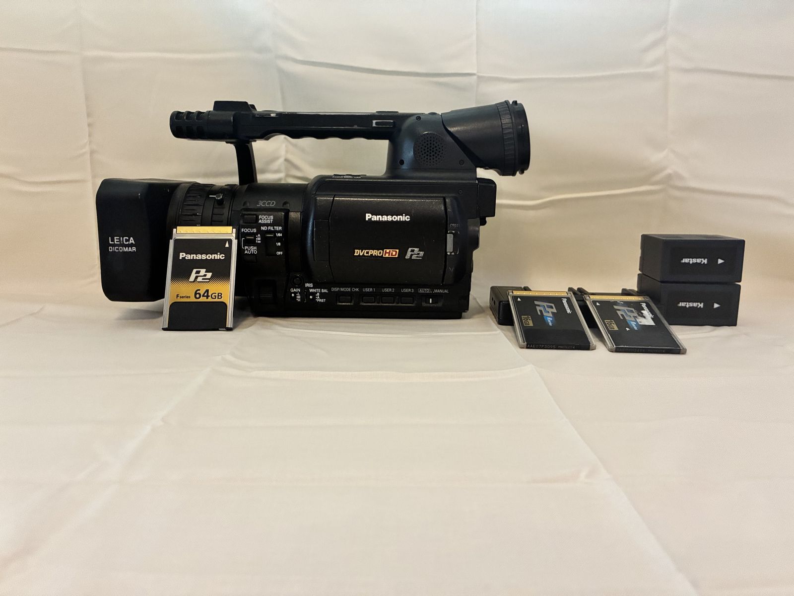 Panasonic AG-HVX200 DVCPRO HD Camcorder with Leica Dicomar Lens, P2 Cards & Kastar Batteries