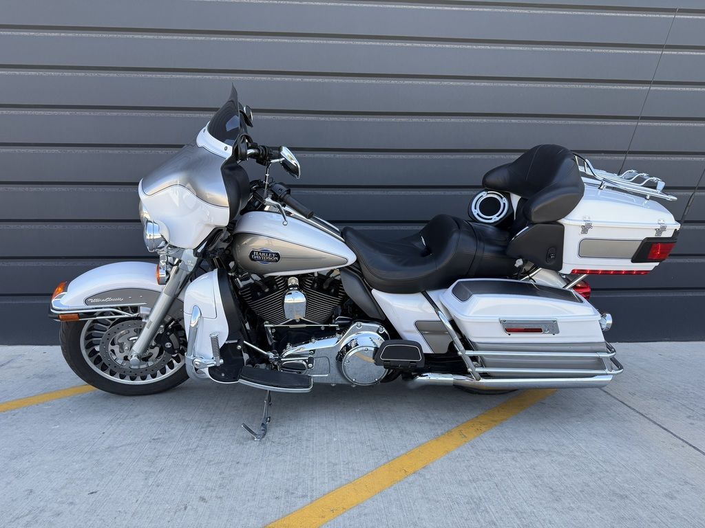 2009 Harley-Davidson® FLHTCU - Ultra Classic® Electra Glide®