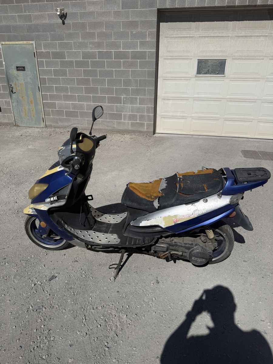 2008 Scooter for parts