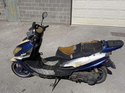 2008 Scooter for parts
