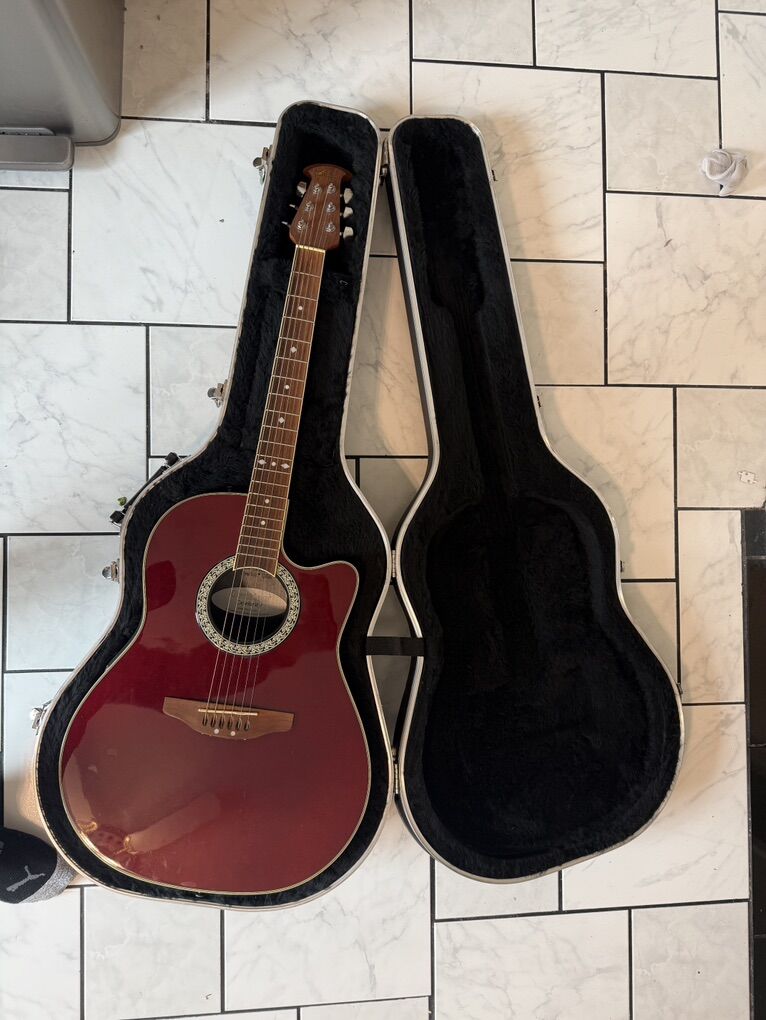 Ovation Celebrity - Beautiful Red - With Hard Case