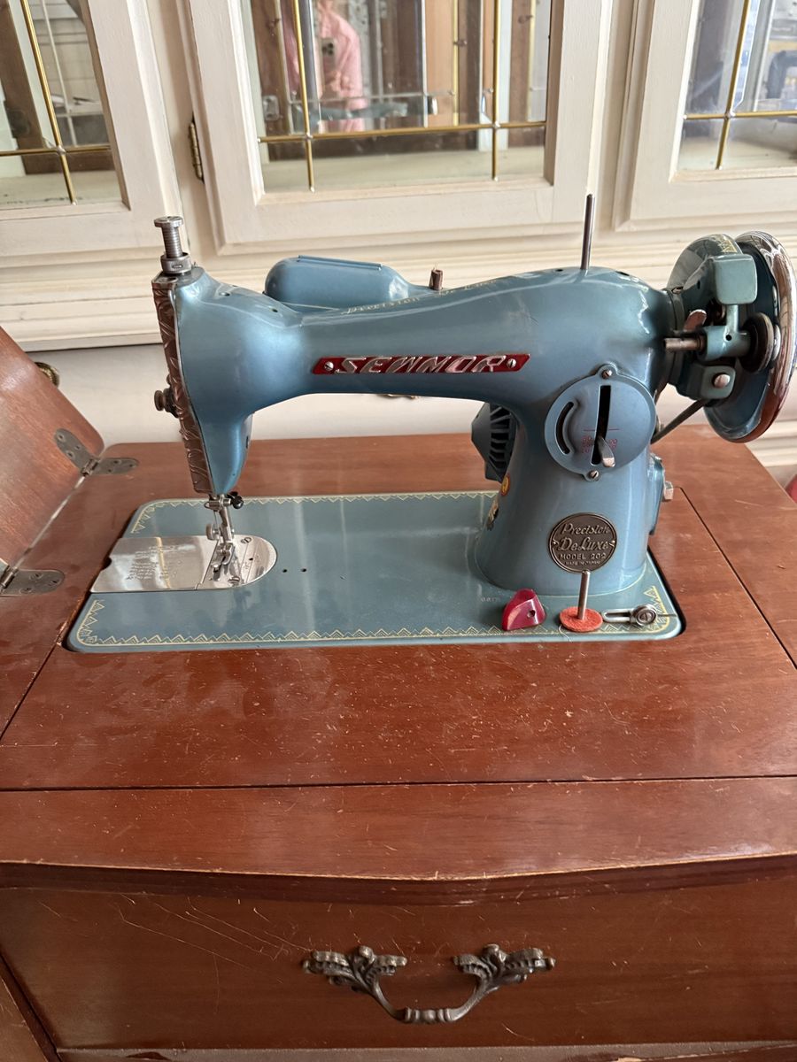 Vintage Sewmor Precision De Luxe Portable Sewing Machine Blue