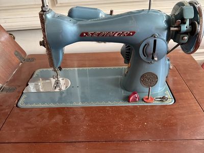 Vintage Sewmor Precision De Luxe Portable Sewing Machine Blue