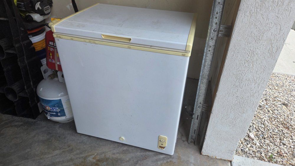 GE White Chest Freezer - Compact and Efficient Food Storage