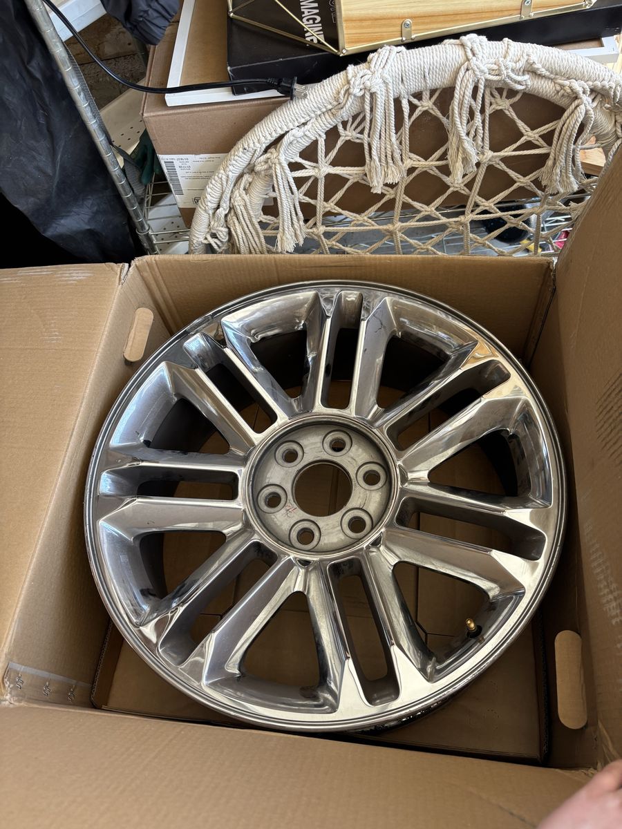 Five 2011 Cadillac escalade platinum 22 inch wheel