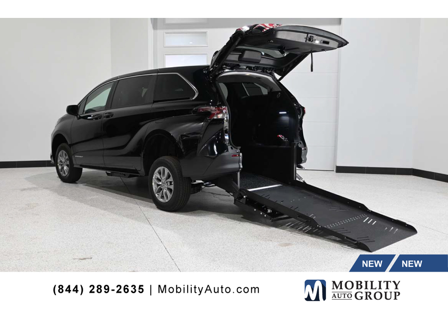2026 Toyota Sienna LE 8-Passenger