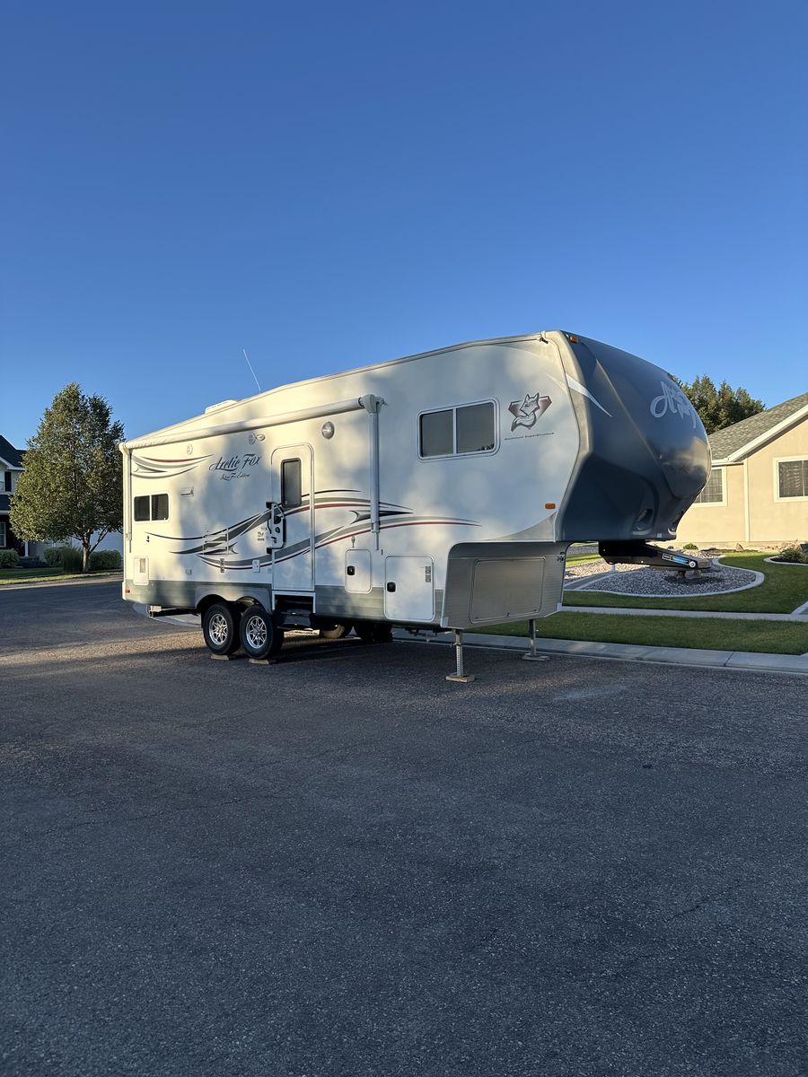 2012 Arctic Fox RV 27 5L