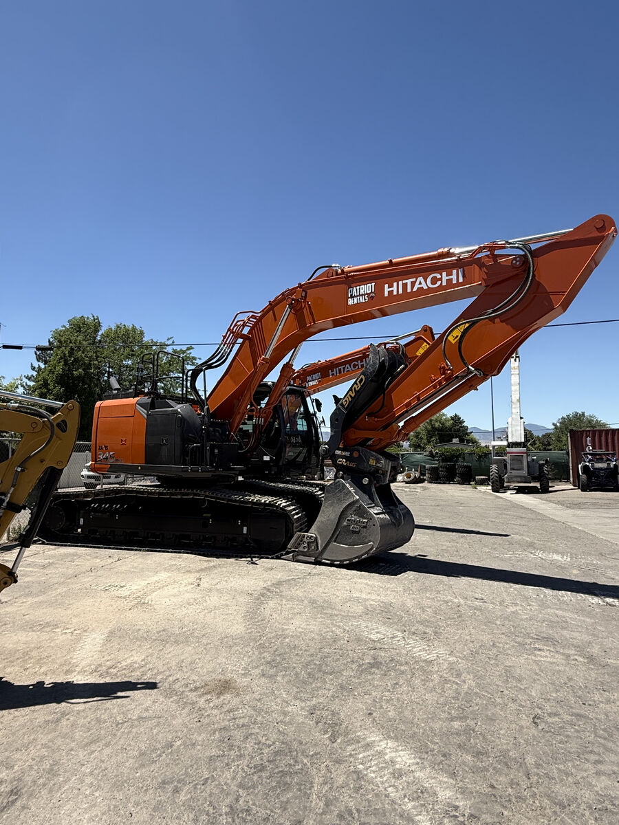 Large Compact Radius Excavator Available for Rent with thumb!! 35 metric ton excavator