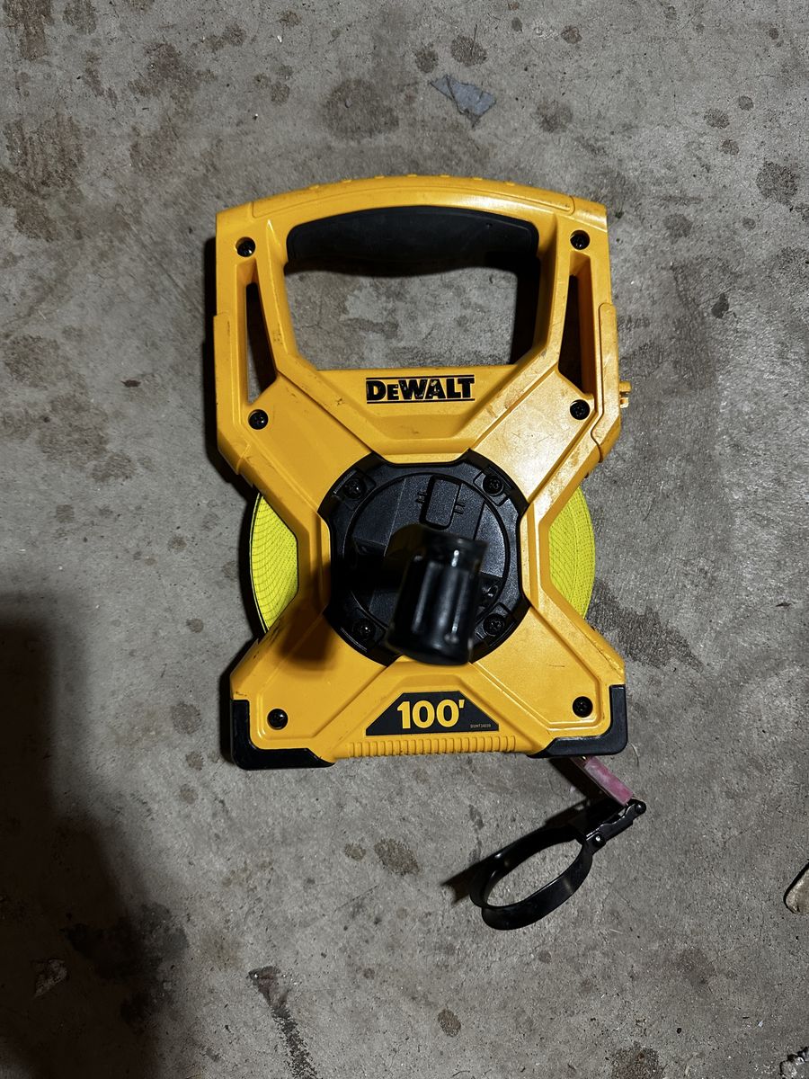 Dewalt 100 Foot Measuring Tape