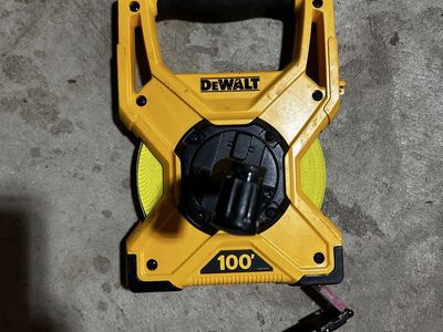 Dewalt 100 Foot Measuring Tape