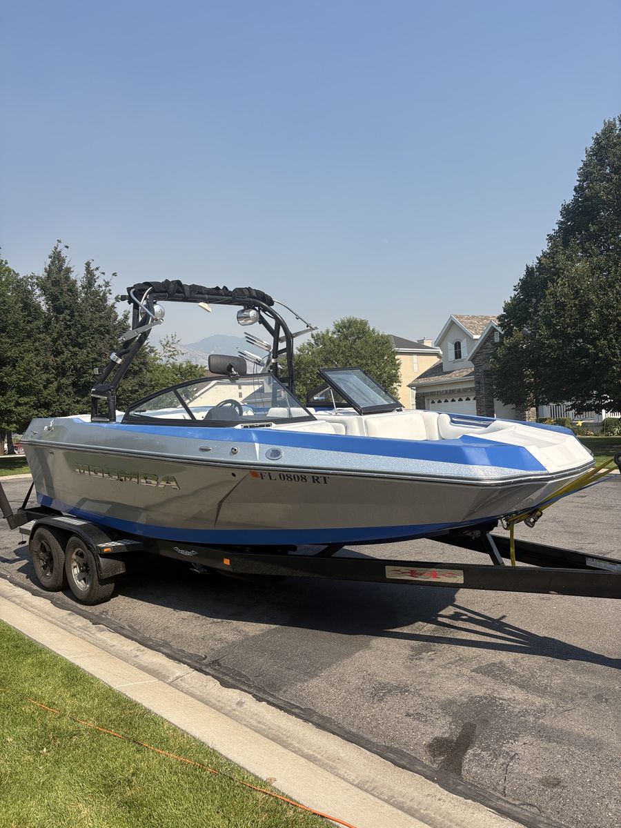 Moomba Helix Surf Boat