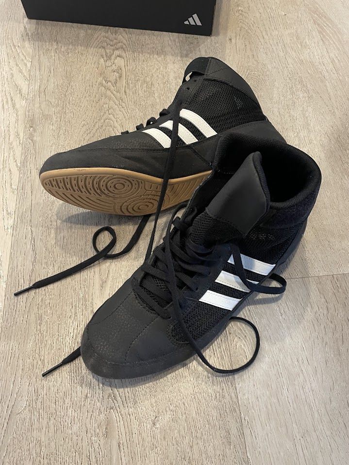 Adidas wrestling shoes size 9