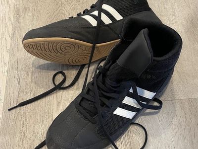 Adidas wrestling shoes size 9