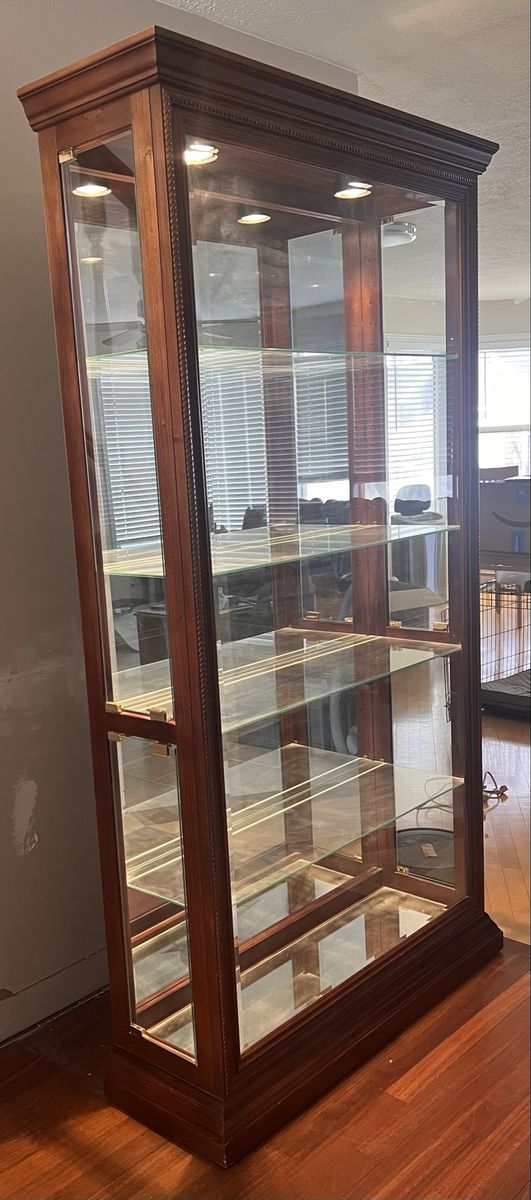 Pulaski Cherry Curio Cabinet Glass Display Case with Interior Lighting