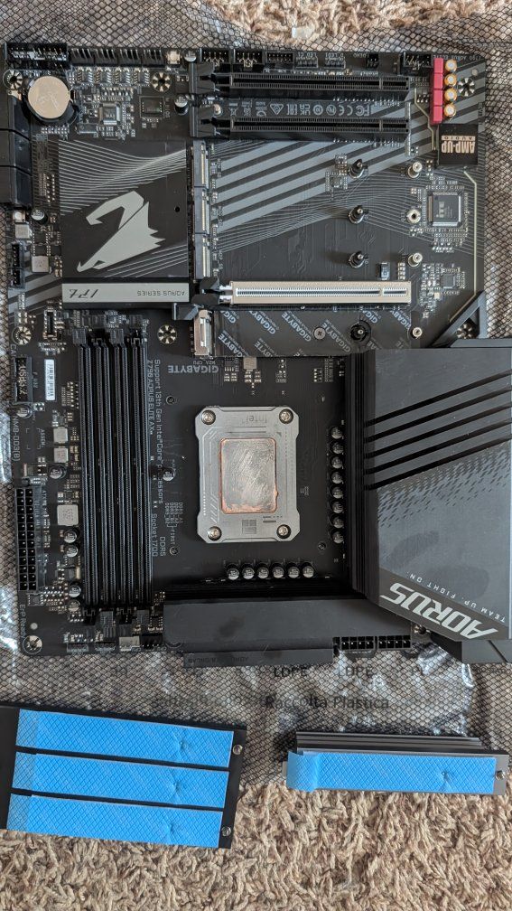 GIGABYTE - Z790 AORUS ELITE AX DDR5 Motherboard & Intel i9-13900K Delidded CPUCPU is delidded, added a copper cover. Used about