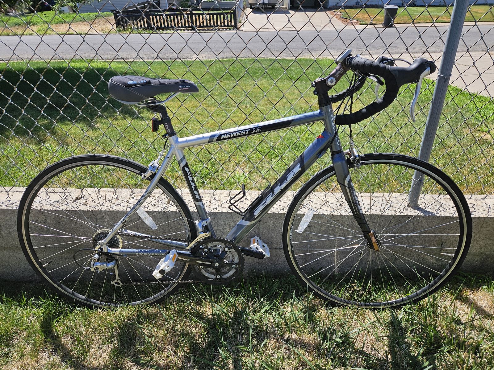 Fuji Newest 2.0 Road Bike