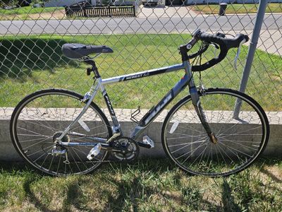 Fuji Newest 2.0 Road Bike