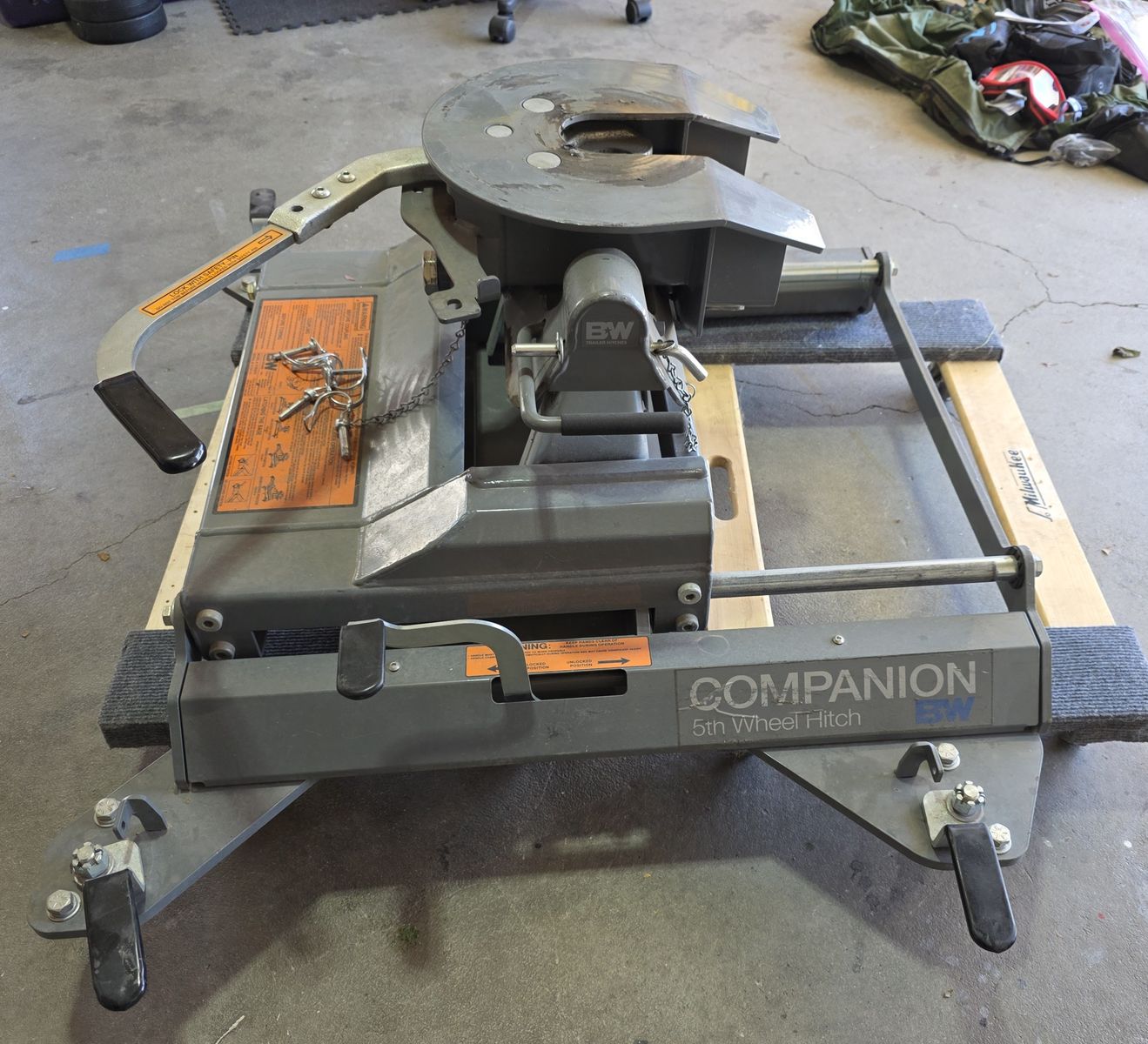 B&W Companion OEM Slider 5th Wheel Hitch – 20K Rating (RAM Puck System)