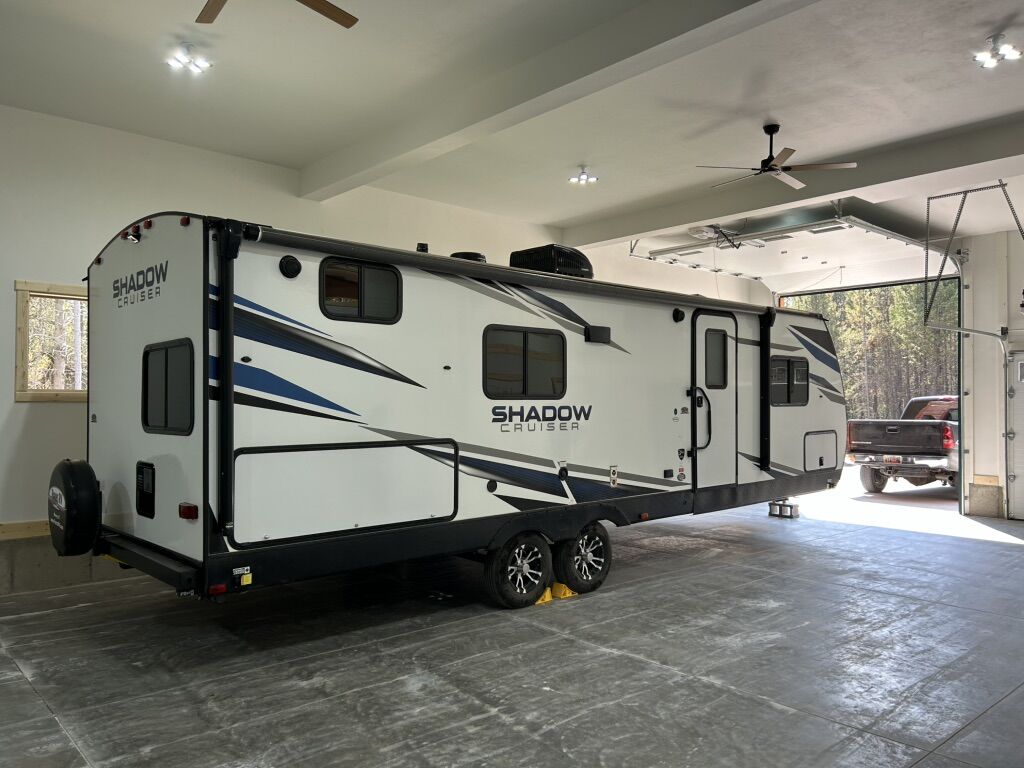 2021 Shadow Cruiser 259 Bunk House