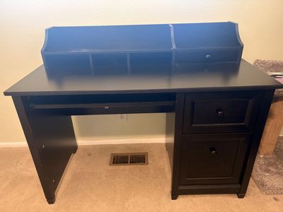 Desk, MUST GO