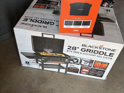 Blackstone 28" Griddle with Hood & Accessory Rail System + Griddle Cover - NEW