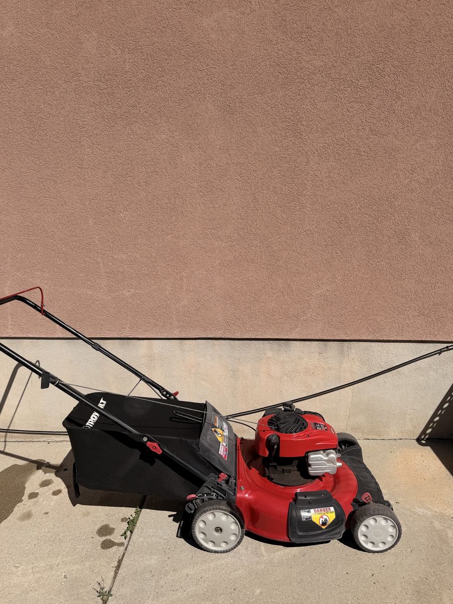 Troy-Bilt 21" Gas Lawn Mower with Briggs & Stratton Engine and Bag