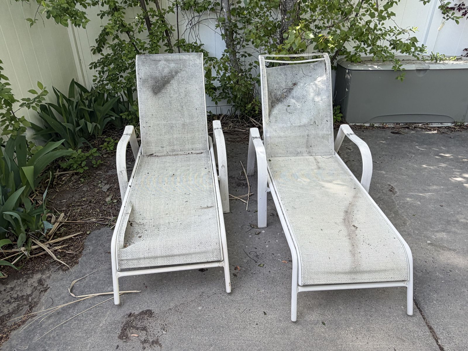 Free - Patio, all aluminum lounge chair frames