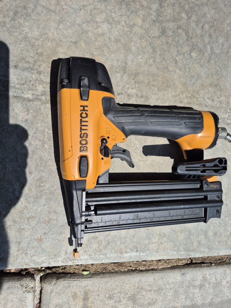 Bostitch BT1855 18-Gauge Pneumatic Brad Nailer