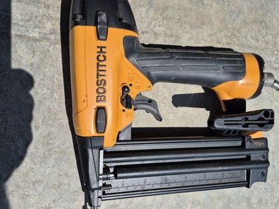 Bostitch BT1855 18-Gauge Pneumatic Brad Nailer