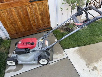 Honda harmony self propelled mulching lawnmower with plug no bag.