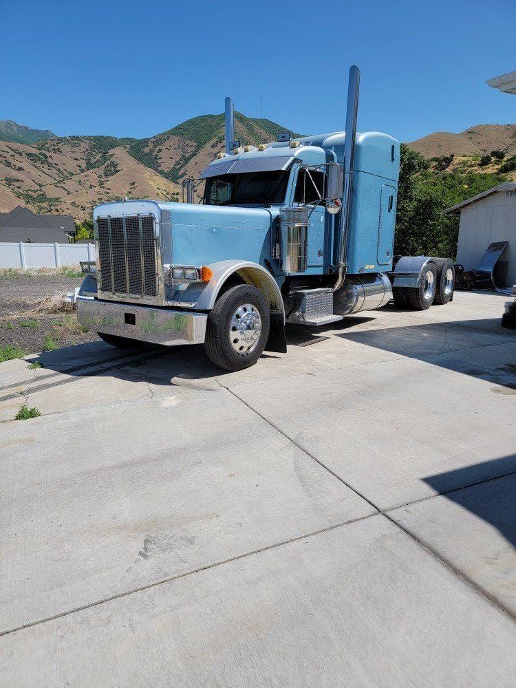 2000 Peterbuilt 379 long hood
