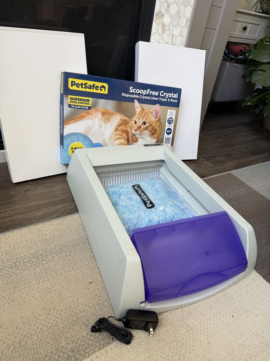 PetSafe ScoopFree Automatic Self-Cleaning Cat Litter Box with 4 Crystal Refills
