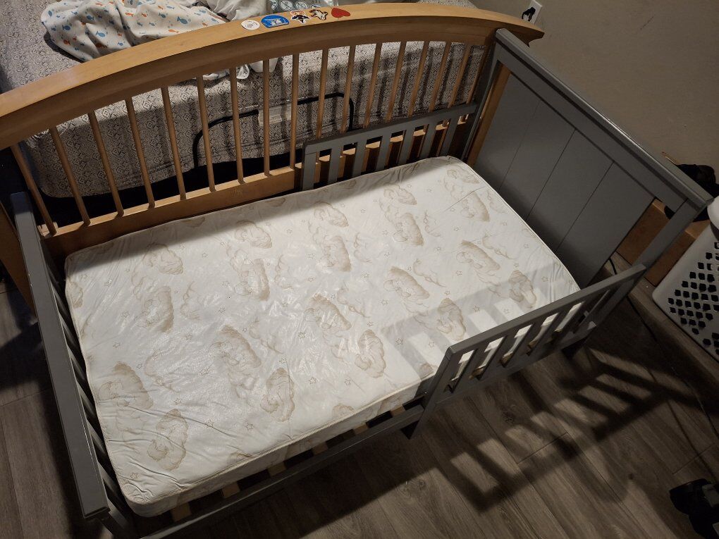 Toddler bed frame, mattress, sheets