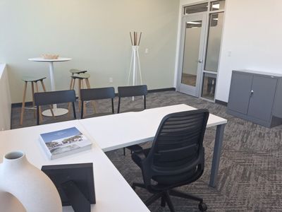 Client-Ready Office for Attorneys & Advisors – Professional, Turn-Key Space