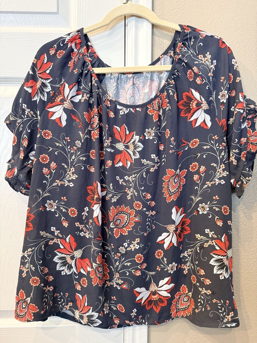 Women Size XL Loft Grey Floral shirt