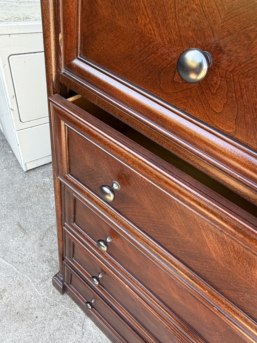 Main image 9