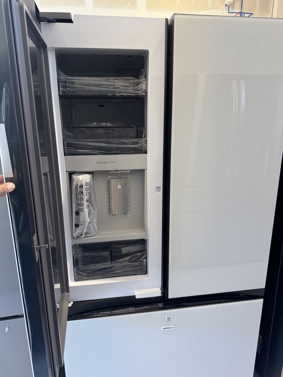 New Samsung Bespoke 29 Cuft Refrigerators W Bev Ce