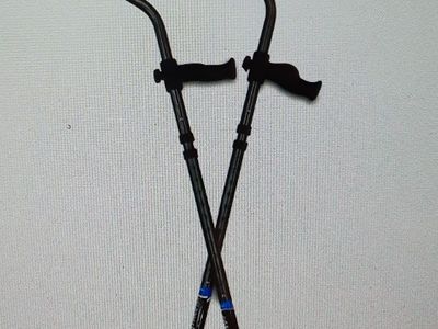 New Millennial in-Motion Underarm Crutches with Ergonomic Handles, Spring Assist Technology, Articulating Tips: Medium-Tall