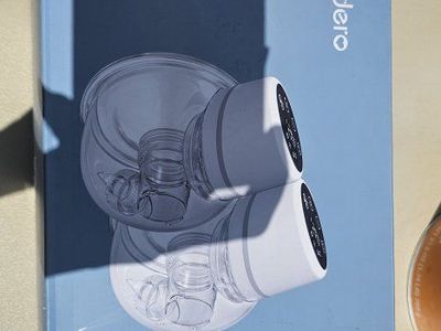 Wearable breast pump NEW in box.