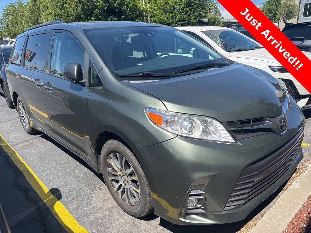 2020 Toyota Sienna XLE 8-Passenger