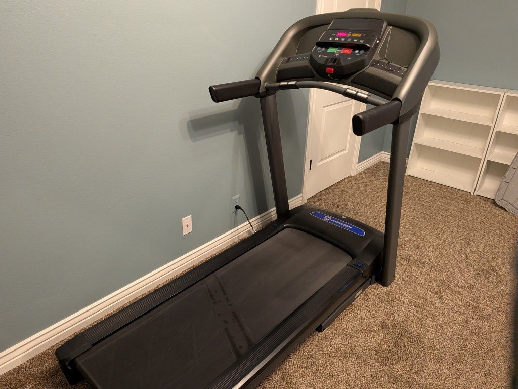 Horizon Fitness T101 Folding Treadmill - Great Condition, Home Gym Ready