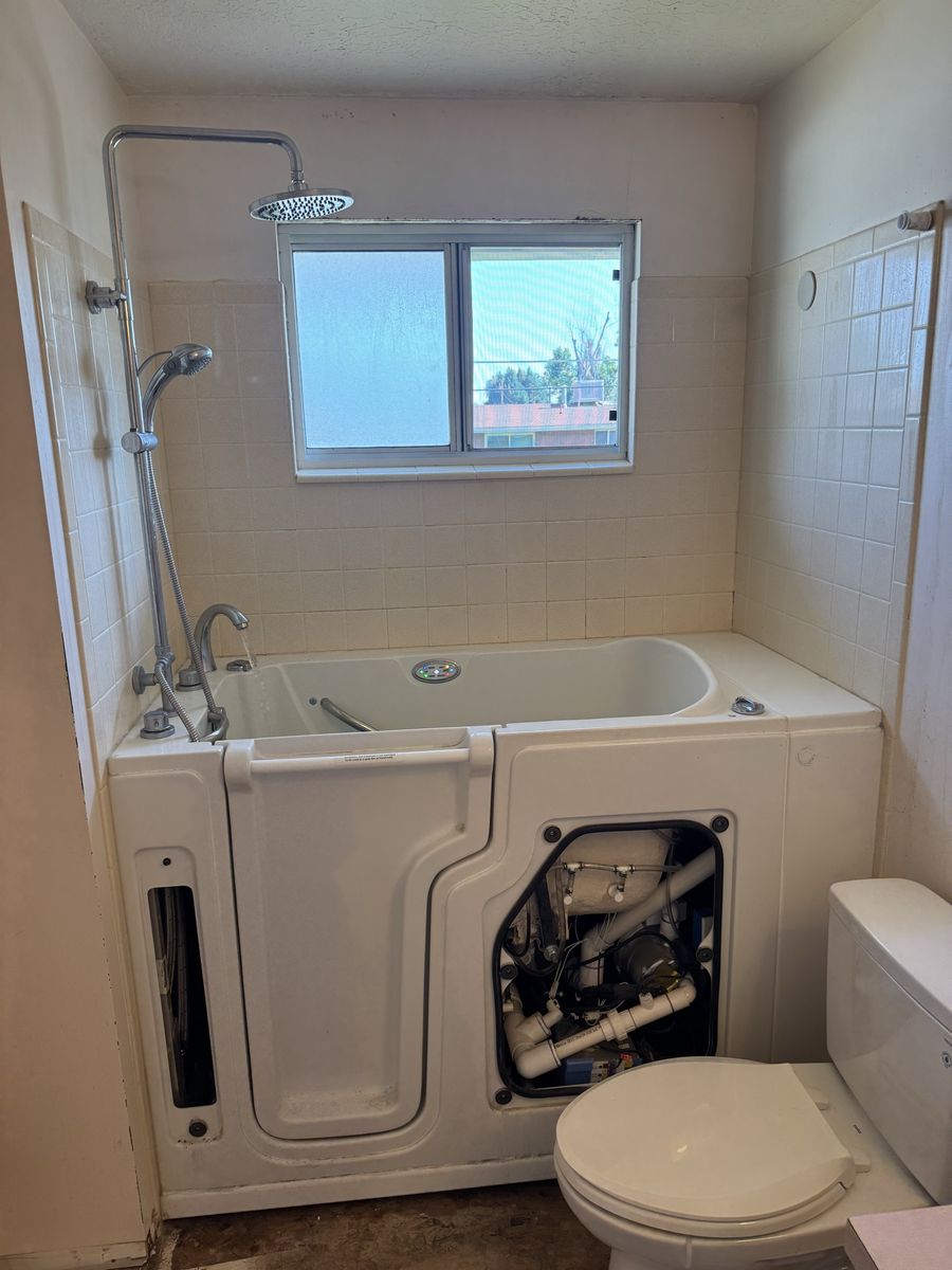 Safe Step Walk-In Tub / Bathtub